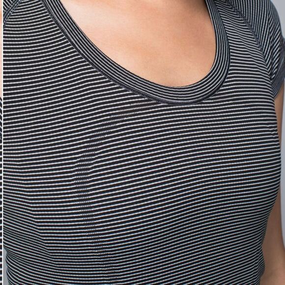 Lululemon Run: Swiftly Tech Short Hyper Stripe 4 - Picture 5 of 6